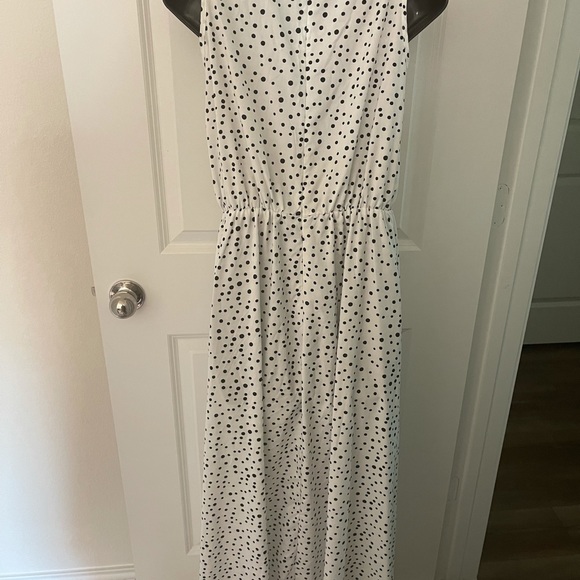 Black and white polka dot maxi dress v neck - Picture 3 of 3
